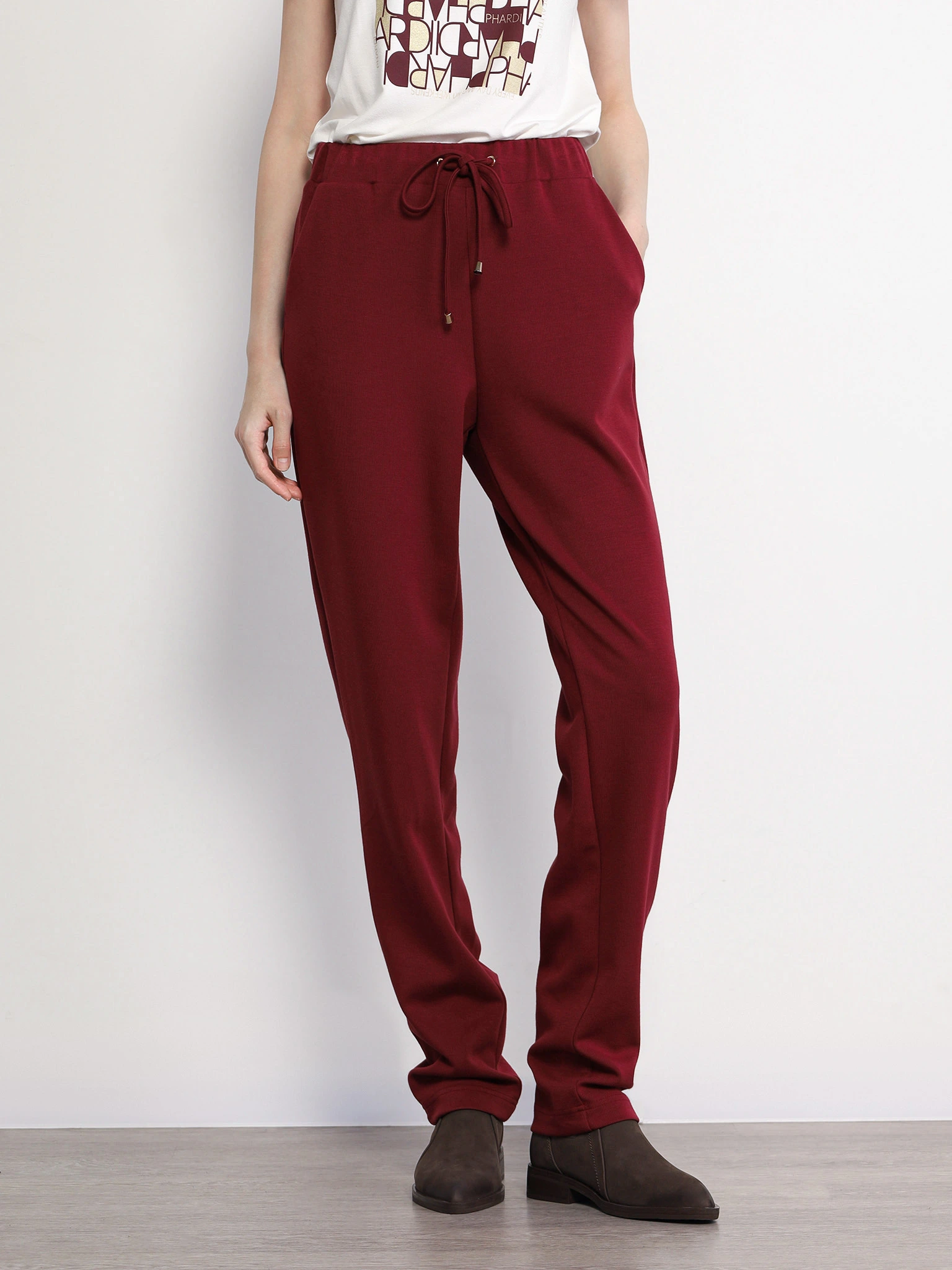 Брюки трикотажные бордового цвета с эластичным поясом